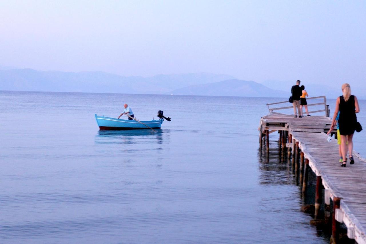 Stefanos Resort 公寓 Mesongí